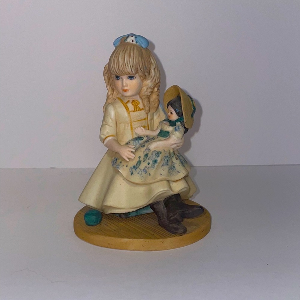 Jan Hagara Porcelain Figurine Entitled Melanie and Scarlett Number 750